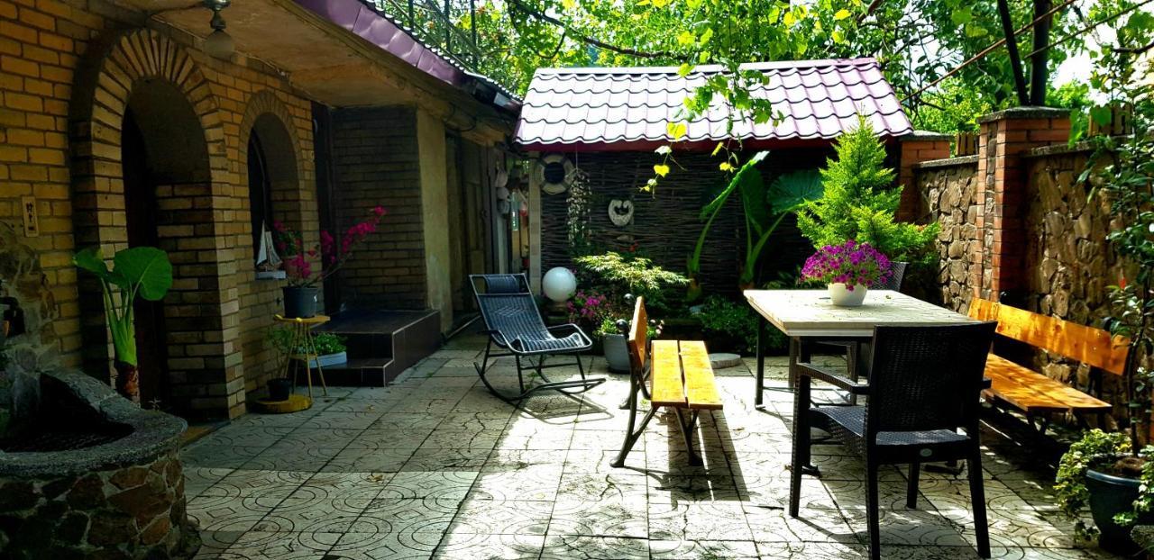 Green House In Batumi Hotel Exterior photo