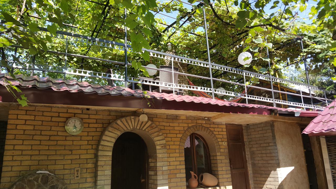 Green House In Batumi Hotel Exterior photo